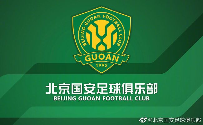 在露出光的公园里