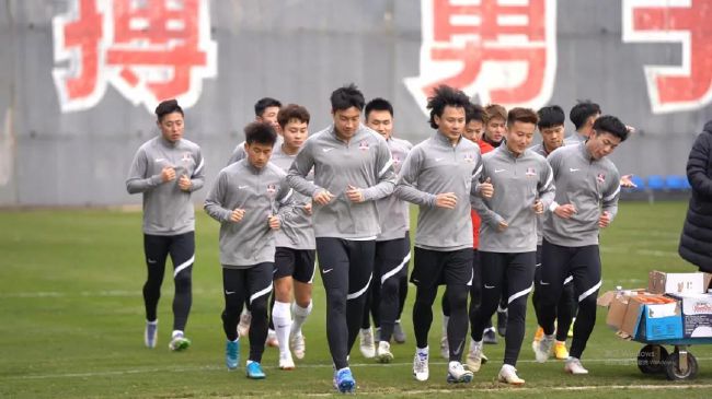 男生和老师一起差差差的游戏